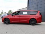 Used 2025 Chrysler Pacifica Limited image 2