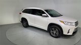 Used 2018 Toyota Highlander LE image 2