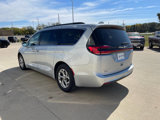 Used 2022 Chrysler Pacifica Limited image 3