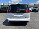 Used 2024 Chrysler Pacifica Select image 4
