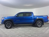 Used 2017 Toyota Tacoma TRD Off-Road image 2