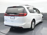 Used 2022 Chrysler Pacifica Touring-L image 5