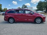 Used 2025 Toyota Sienna LE image 4