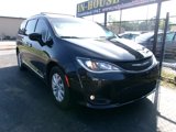Used 2017 Chrysler Pacifica Touring-L image 5