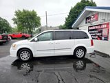 Used 2015 Chrysler Town & Country Touring image 5