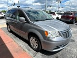 Used 2014 Chrysler Town & Country Touring image 3