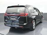 Used 2023 Chrysler Pacifica Limited image 5