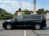 Used 2025 Chrysler Pacifica Select image 2