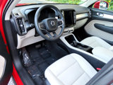 Used 2022 Volvo XC40 T5 Momentum image 4