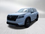 New 2025 Nissan Pathfinder Platinum w/ Black Appearance Package image 4
