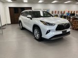 Used 2023 Toyota Highlander Platinum image 2