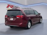 Used 2017 Chrysler Pacifica Touring-L image 5
