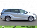 Used 2024 Toyota Sienna LE image 3