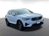 Used 2024 Volvo XC40 B5 Core image 3