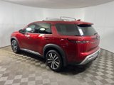 New 2025 Nissan Pathfinder Platinum image 4