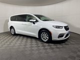Used 2023 Chrysler Pacifica Touring-L image 2