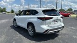 New 2025 Toyota Highlander Platinum image 5