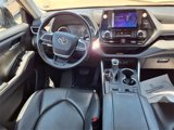 Used 2023 Toyota Highlander XLE image 4