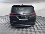 Used 2025 Chrysler Pacifica Select image 4