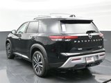 New 2025 Nissan Pathfinder Platinum image 4