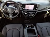 New 2025 Chrysler Pacifica Select image 4