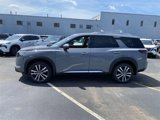 New 2025 Nissan Pathfinder Platinum image 2
