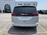 Used 2024 Chrysler Pacifica Touring-L image 5