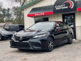 Used 2022 Toyota Camry SE image 3
