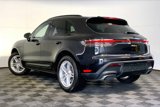 Certified 2022 Porsche Macan image 3