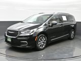 Used 2024 Chrysler Pacifica Pinnacle image 2