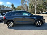 Used 2024 Volkswagen Taos SE image 2