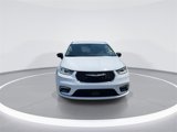 Used 2024 Chrysler Pacifica Touring-L image 3
