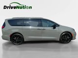 Used 2025 Chrysler Pacifica Limited image 4
