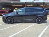 Used 2022 Chrysler Pacifica Touring-L image 2