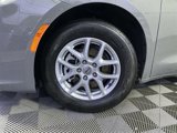 Used 2023 Chrysler Pacifica Touring-L image 2