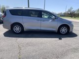 Used 2020 Chrysler Pacifica Touring-L image 4