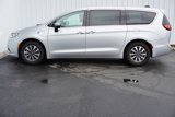 Used 2023 Chrysler Pacifica Touring-L image 3