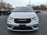 Used 2023 Chrysler Pacifica Touring image 2