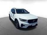 Used 2024 Volvo XC40 B5 Core image 3