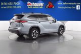 Used 2022 Toyota Highlander XLE image 3