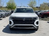 New 2025 Volkswagen Atlas Peak Edition SE image 2