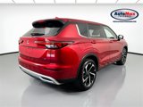 Used 2024 Mitsubishi Outlander SE image 2