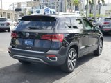Certified 2022 Volkswagen Taos SE w/ Panoramic Sunroof Package image 5