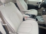Used 2017 Chrysler Pacifica Limited w/ Advanced Safetytec Group image 2