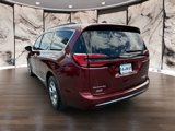 Used 2022 Chrysler Pacifica Limited w/ Uconnect Theater Family Group image 3
