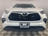 Used 2024 Toyota Highlander XLE image 2