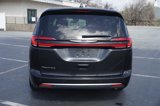 Used 2023 Chrysler Pacifica Touring-L image 6