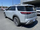 New 2025 Nissan Pathfinder SL image 3