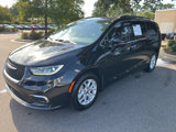 Used 2022 Chrysler Pacifica Touring-L image 4