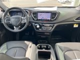 New 2025 Chrysler Pacifica Select image 5